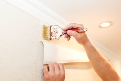 Pose de papier peint à Villautou — revêtements muraux et toiles de verre